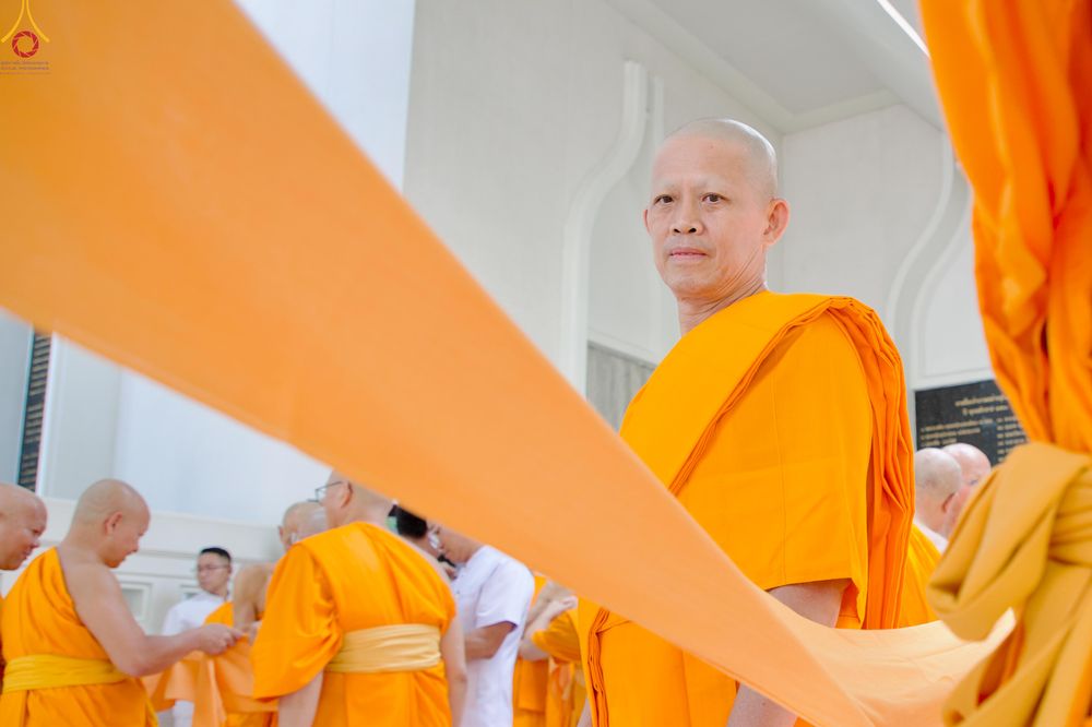 ภาพ No.330763:วันวิสาขบูชา อาทิตย์ที่ 31 พฤษภาคม พ.ศ.2569 พิธีบรรพชาสามเณรอุบาสก 11 ท่าน , พิธีถวายบาตรผ้าไตร และจตุปัจจัยไทยธรรม แด่สามเณร , พิธีอุปสมบทอุทิศชีวิต , พิธีกล่าวคำกัปปิยภัณฑ์  ณ อุโบสถพระไตรปิฎก วัดพระธรรมกาย จังหวัดปทุมธานี