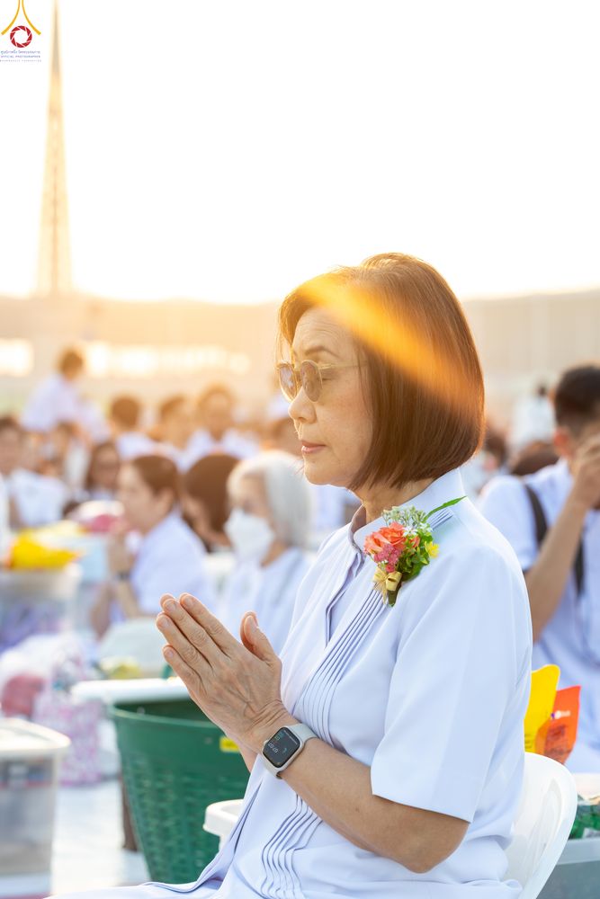 ภาพ No.279788:วันที่ 1 มกราคม พ.ศ.2569 พิธีตักบาตรในวันขึ้นปีใหม่ ณ ลานธรรม วัดพระธรรมกาย