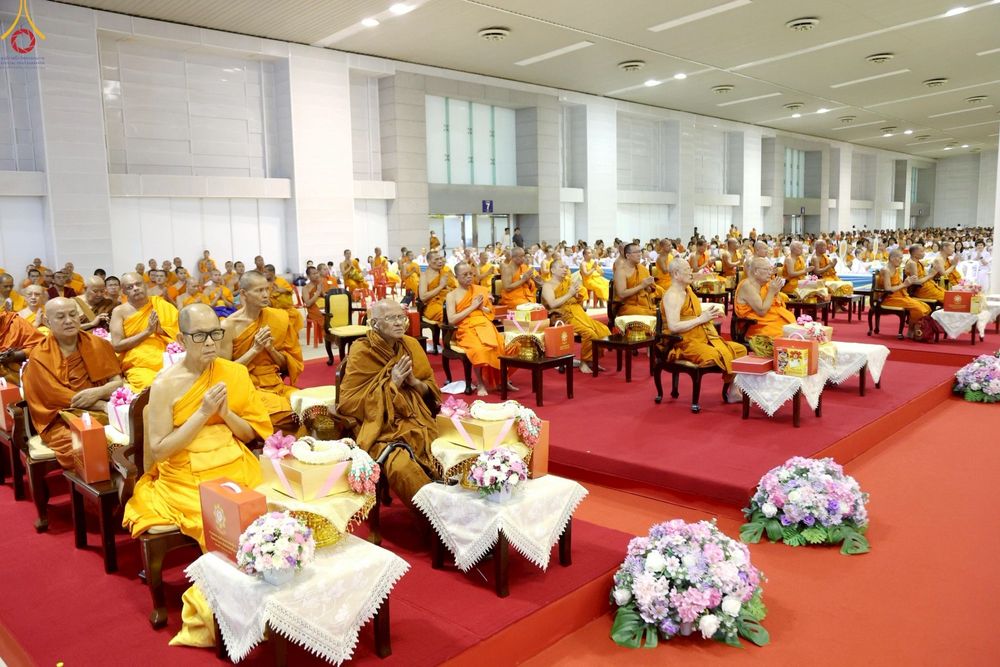 ภาพ No.236413:วันที่ 3 สิงหาคม พ.ศ. 2568 พิธีถวายมหาสังฆทานคณะสงฆ์ 2,000 กว่าวัดทั่วประเทศ ปีที่ 25 , พิธีถวายไทยธรรมคณะสงฆ์ 323 วัด 4 จังหวัดชายแดนภาคใต้ ณ วัดพระธรรมกาย