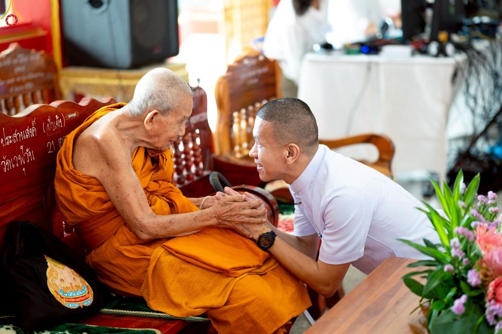 ภาพ No.234447:วันพฤหัสบดีที่ 24 กรกฎาคม พ.ศ. 2568 พิธีถวายสังฆทานแก่คณะสงฆ์ 323 วัด , พิธีมอบกองทุนหนุนแรงใจช่วยครูใต้ , พิธีทำบุญส่วนกุศลแด่ผู้วายชนม์ ในเหตุการณ์ความไม่สงบ 4 จังหวัด ชายแดนภาคใต้ (ปัตตานี , ยะลา , นราธิวาส , สงขลา) ปีที่ 21 ครั้งที่ 179 ณ วัดเวฬุวัน 