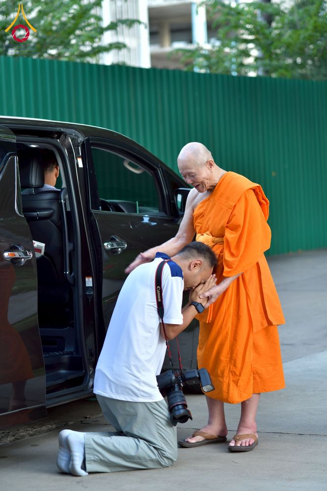 ภาพ No.233211:วันที่ 11 กรกฏาคม พ.ศ. 2568 พิธีอธิษฐานพรรษา ของคณะสงฆ์ ณ โบสถ์พระไตรปิฎก วัดพระธรรมกาย ต.คลองสาม อ.คลองหลวง จ.ปทุมธานี