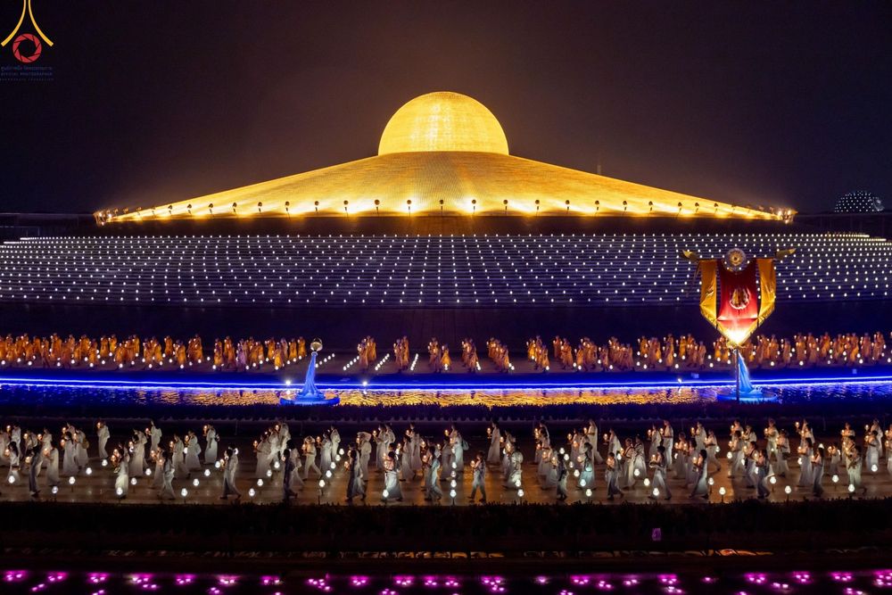 ภาพ No.279298:พิธีจุดวิสาขประทีป พิธีเวียนประทักษิณ ในวันวิสาขบูชา พุธที่ 22 พฤษภาคม พ.ศ. 2567 ( วันพระขึ้น 15 ค่ำ เดือน 6 ) ณ ลานธรรม พระมหาธรรมกายเจดีย์ วัดพระธรรมกาย จ.ปทุมธานี