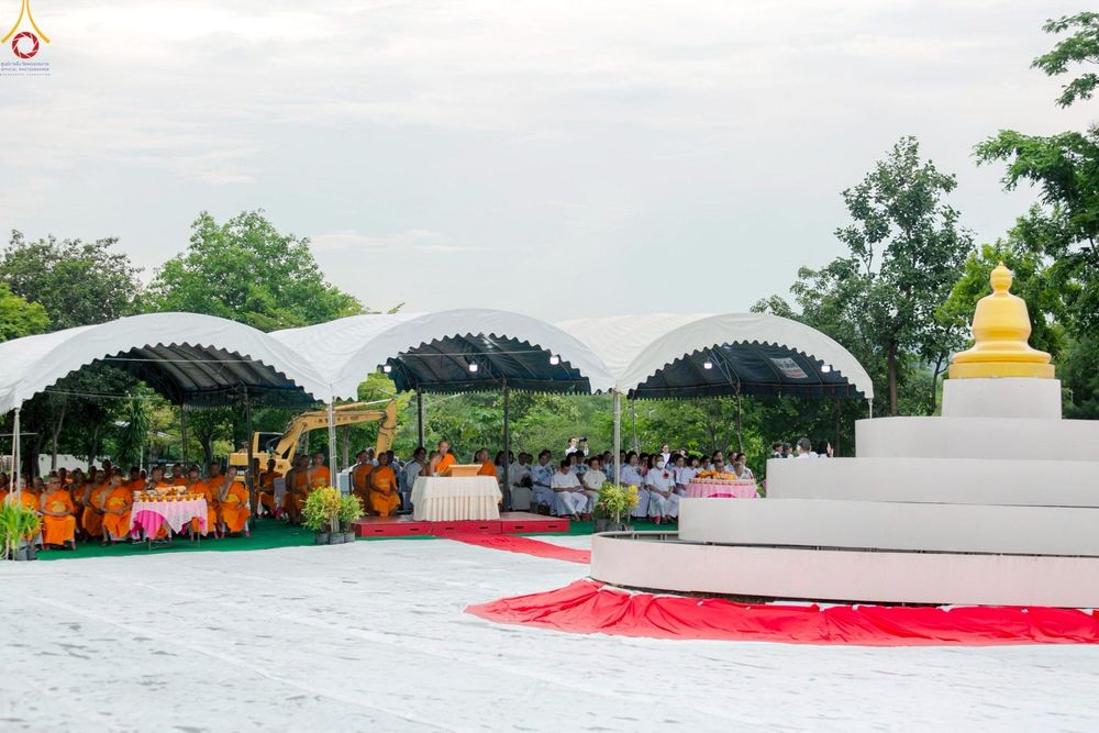 ภาพ No.246920:วันอาทิตย์ที่ 14 กันยายน พ.ศ. 2568 พิธีทอดผ้าป่า ซื้อดิน ปรับพื้นที่ลานธรรม  และพิธีกลั่นแผ่นดิน โปรยทราย สถาปนาองค์พระเจดีย์ เพื่อสร้างสันติภาพโลก  ณ ศูนย์ปฏิบัติธรรมสระบุรี อ.พระพุทธบาท จ.สระบุรี