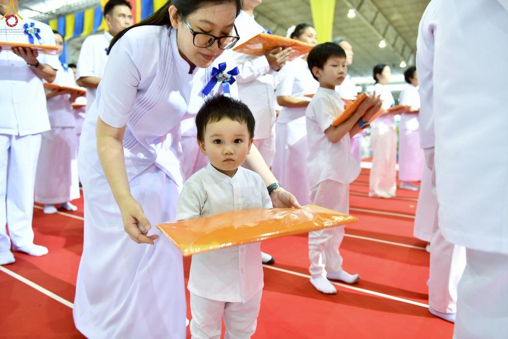 ภาพ No.251624:วันที่ 10 ตุลาคม พ.ศ. 2568 พิธีทอดผ้าป่าสมทบกฐินวัดพระธรรมกาย และสมทบกฐิน 30,000 กว่าวัดทั่วประเทศ ครั้งที่ 3 ณ สภาธรรมกายสากล วัดพระธรรมกาย