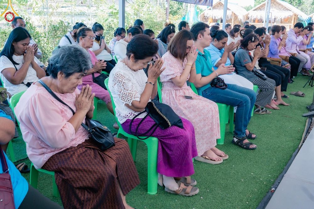 ภาพ No.133509:พิธีขอขมารับผ้าไตร, พิธีบรรพชาสามเณร, สามเณรออกบิณฑบาต ในโครงการบรรพชาสามเณร ฟื้นฟูพระพุทธศาสนาทั่วไทย  ณ ศูนย์ปฏิบัติธรรม และอบรมเยาวชนเมืองยะลา วันที่ 3 เมษายน พ.ศ. 2567