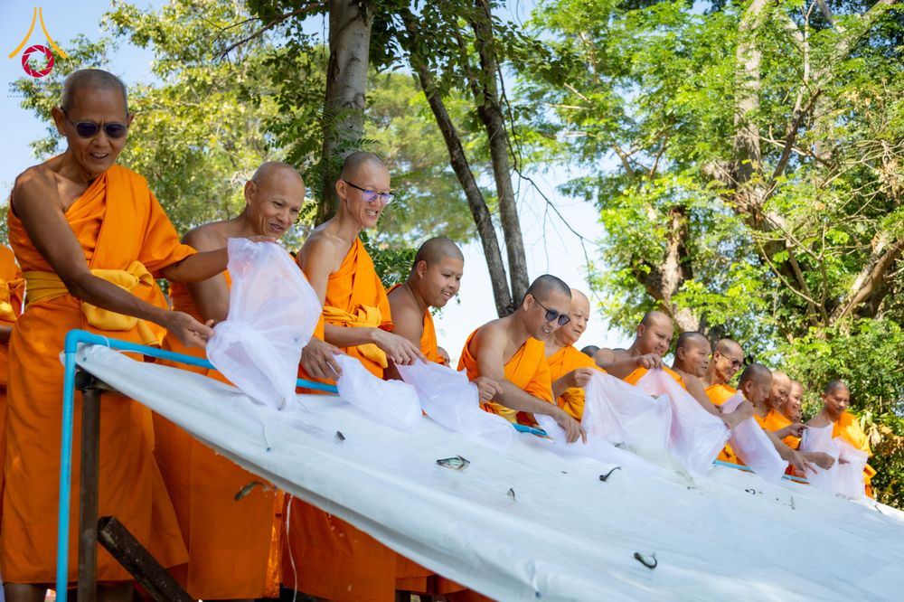 ภาพ No.285851:วันพุธที่ 10 ธันวาคม พ.ศ.2568  พิธีตอกเสาเข็มมงคลต้นสุดท้าย รองรับองค์พระเจดีย์เพื่อสร้างสันติภาพโลก ณ ศูนย์ปฏิบัติธรรมและศูนย์อบรมเยาวชน ชัยนาท