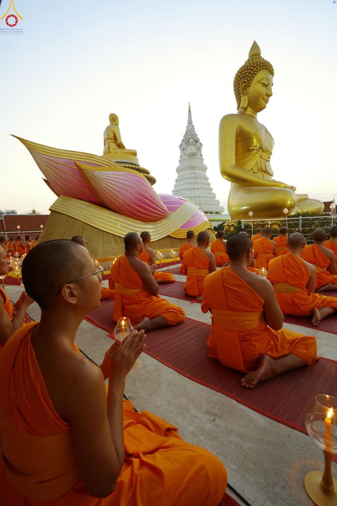 ภาพ No.302900:วันที่ 24 มกราคม พ.ศ. 2569 พิธีจุดประทีปธรรมถวายเป็นพุทธบูชา  และบูชาธรรมมหาปูชนียาจารย์  ณ อาคารธรรมยาตรา กตัญญูบูชามหาปูชนียาจารย์  ตรงข้ามวัดปากน้ำภาษีเจริญ จ.กรุงเทพมหานคร ในโครงการธรรมยาตรา กตัญญูบูชา มหาปูชนียาจารย์ พระมงคลเทพมุนี(สด จนฺทสโร) พระผู