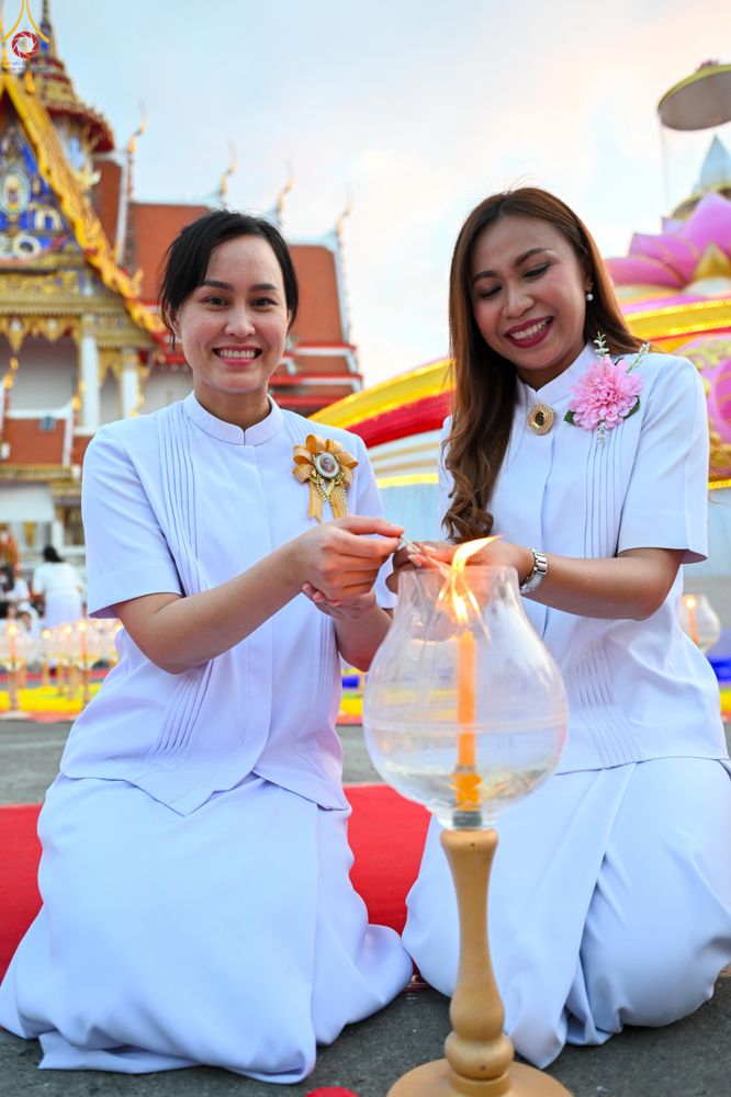 ภาพ No.297064:วันที่ 17 มกราคม พ.ศ. 2569 พิธีจุดประทีปถวายเป็นพุทธบูชา และบูชาธรรมมหาปูชนียาจารย์ (ภาพชุดที่ 2) ณ วัดโบสถ์บน ต.บางคูเวียง จ.นนทบุรี อนุสรณ์สถานลำดับที่ 4 สถานที่เกิดด้วยกายธรรม ในโครงการธรรมยาตรา กตัญญูบูชา มหาปูชนียาจารย์ พระมงคลเทพมุนี(สด จนฺทสโร) พร