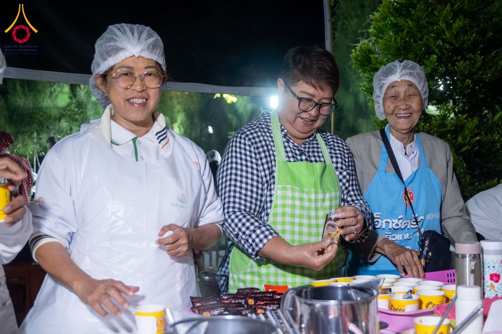 ภาพ No.293423:วันที่ 13 มกราคม พ.ศ. 2569 พิธีถวายภัตตาหารเป็นสังฆทาน แด่พระธรรมยาตรา ณ อนุสรณ์สถานมหาวิหารพระมงคลเทพมุนี (โลตัสแลนด์) อ.สองพี่น้อง จ.สุพรรณบุรี ในโครงการธรรมยาตรา กตัญญูบูชา มหาปูชนียาจารย์ พระมงคลเทพมุนี(สด จนฺทสโร) พระผู้ปราบมาร อนุสรณ์สถาน 7 แห่ง ปี