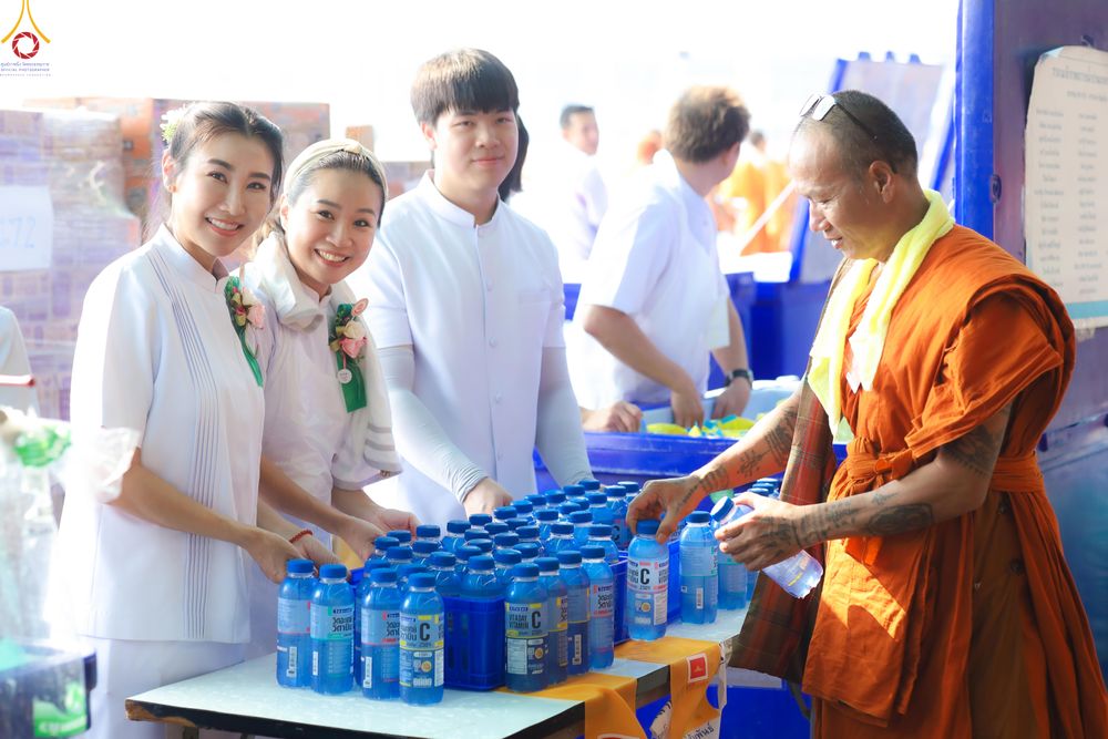 ภาพ No.325929:วันที่ 22 เมษายน พ.ศ.2569(วันคุ้มครองโลก) งานถวายมหาสังฆทาน 40,000 กว่าวัดทั่วประเทศ เจ้าหน้าที่ สาธุชน ร่วมใจจัดเตรียมภัตตาหารเพล (ชุด 2)