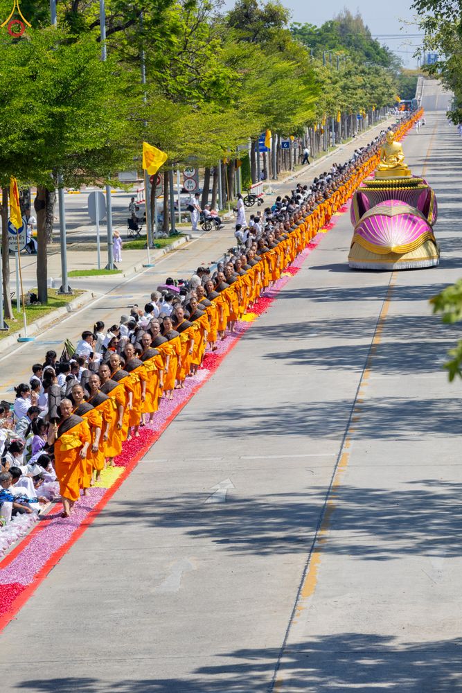 ภาพ No.304578:วันที่ 25 มกราคม พ.ศ. 2569 พิธีต้อนรับพระธรรมยาตรา (ภาพชุดที่ 2) รร.สามัคคีราษฏร์บำรุง-วัดพระธรรมกาย ในโครงการธรรมยาตรา กตัญญูบูชา มหาปูชนียาจารย์ พระมงคลเทพมุนี(สด จนฺทสโร) พระผู้ปราบมาร อนุสรณ์สถาน 7 แห่ง ปีที่ 14