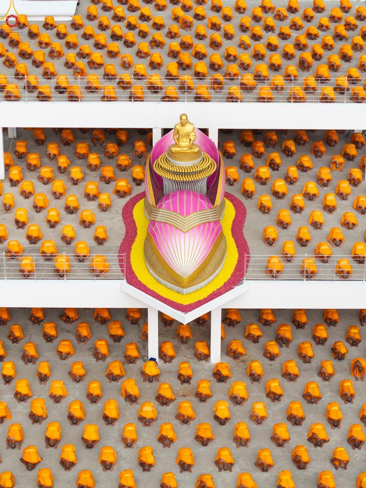 ภาพ No.300064:วันที่ 22 มกราคม พ.ศ.2569 พระธรรมยาตราปฏิบัติธรรม และถ่ายภาพหมู่ประวัติศาสตร์ ณ อาคารธรรมยาตรา กตัญญูบูชามหาปูชนียาจารย์  ตรงข้ามวัดปากน้ำภาษีเจริญ จ.กรุงเทพมหานคร ในโครงการธรรมยาตรา กตัญญูบูชา มหาปูชนียาจารย์ พระมงคลเทพมุนี(สด จนฺทสโร) พระผู้ปราบมาร อนุ