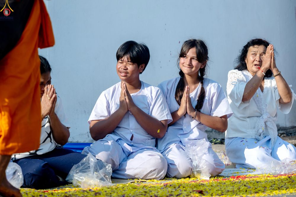 ภาพ No.295162:วันที่ 14 มกราคม พ.ศ. 2569 พิธีต้อนรับพระธรรมยาตรา อนุสรณ์สถานลำดับที่ 4  สถานที่เกิดด้วยกายธรรม ณ วัดโบสถ์บน ต.บางคูเวียง จ.นนทบุรี ในโครงการธรรมยาตรา กตัญญูบูชา มหาปูชนียาจารย์ พระมงคลเทพมุนี(สด จนฺทสโร) พระผู้ปราบมาร อนุสรณ์สถาน 7 แห่ง ปีที่ 14