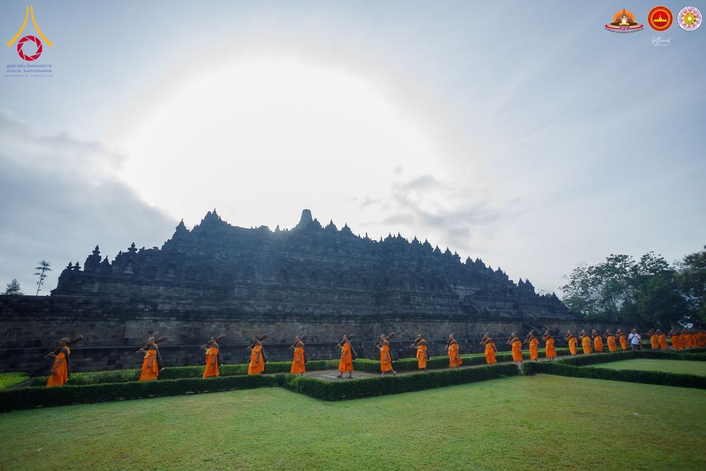 ภาพ No.280072:วันที่ 31 ธันวาคม พ.ศ. 2568 เดินธรรมยาตราที่บรมพุทธโธ อินโดนีเซีย