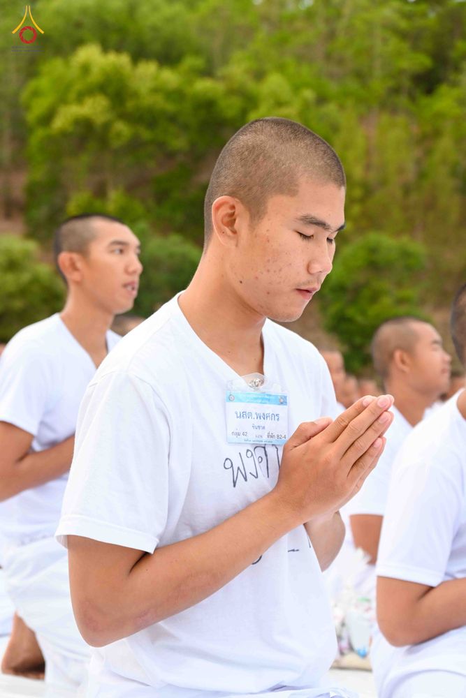 ภาพ No.340983:วันที่ 26 กรกฎาคม พ.ศ. 2569 โครงการพัฒนาคุณธรรม จริยธรรม สำหรับนักเรียนนายสิบตำรวจ (นสต.) รุ่นที่ 17 ศูนย์ฝึกอบรมตำรวจภูธรภาค 1 ได้จัดกิจกรรม ตักบาตรเพื่อน้อมอุทิศถวายเพื่อเป็นพระราชกุศลฯ  และปฏิบัติธรรม ติวธรรมมะ ณ ศูนย์ปฏิบัติธรรมเวิล์ดพีช วัลเล่ย์ (Wo