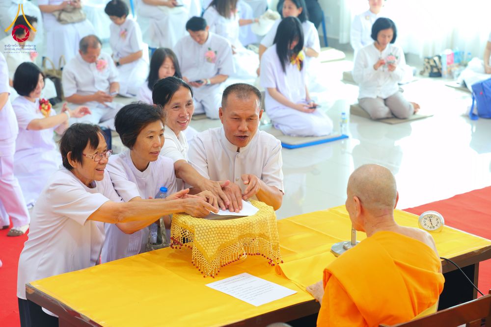 ภาพ No.291191:วันพุธที่ 7 มกราคม พ.ศ. 2569  พิธีบรรจุพระบรมสารีริกธาตุภายในพระเกตุองค์พระประธาน สมโภชพระประธาน พระธรรมกาย พิธีทอดผ้าป่า บุญแสงสว่าง ติดตั้งโซล่าเซล ณ ศูนย์ปฏิบัติธรรมพระมงคลเทพมุนี อ.สองพี่น้อง จ.สุพรรณบุรี