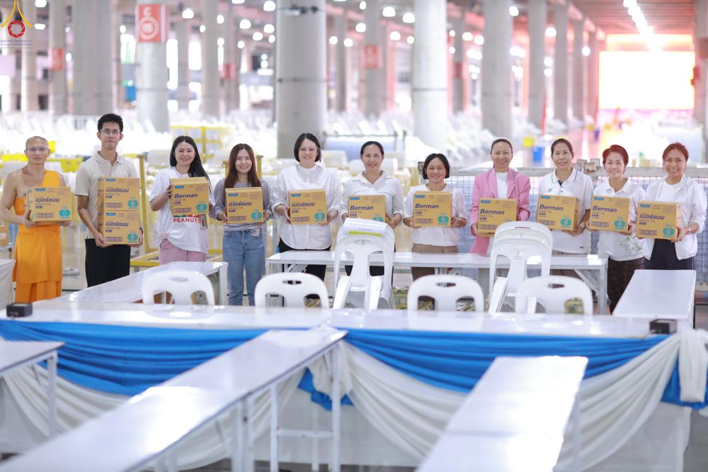ภาพ No.323248:วันที่ 20 เมษายน พ.ศ.2569 การเตรียมงานของบุคลากรทางการแพทย์ , จุดลงทะเบียนพระสังฆาธิการ , วางกล่องไทยธรรม เพื่องานถวายมหาสังฆทาน 40,000 กว่าวัดทั่วประเทศ วันคุ้มครองโลก 22 เมษายน พ.ศ.2569 วัดพระธรรมกาย