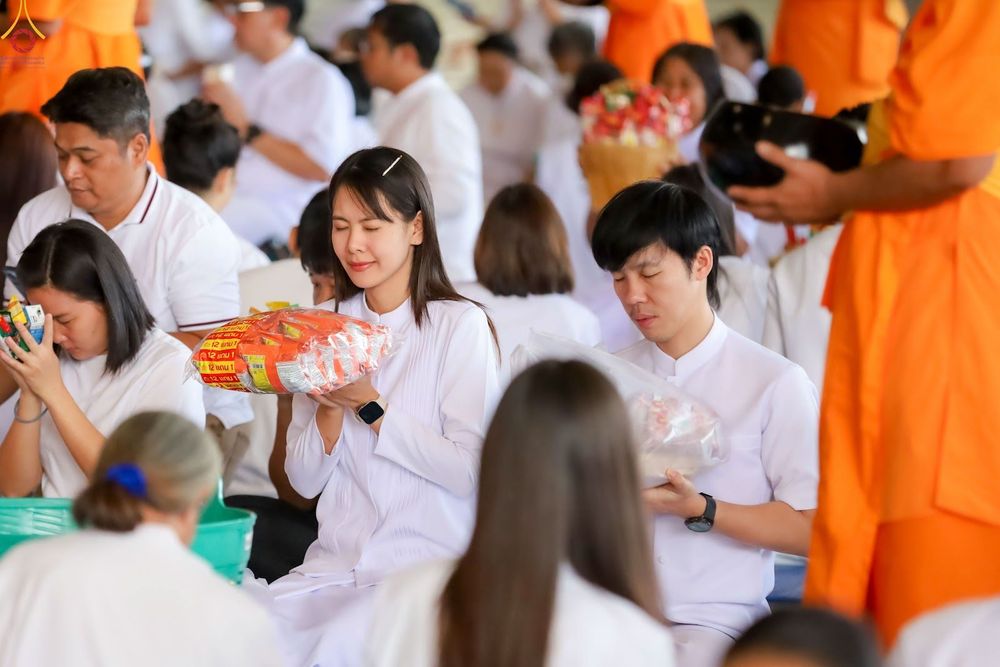 ภาพ No.345385:วันพฤหัสบดีที่ 27 สิงหาคม พ.ศ.2569 พิธีตักบาตรในวันธรรมชัย ณ สภาธรรมกายสากล วัดพระธรรมกาย ปทุมธานี
