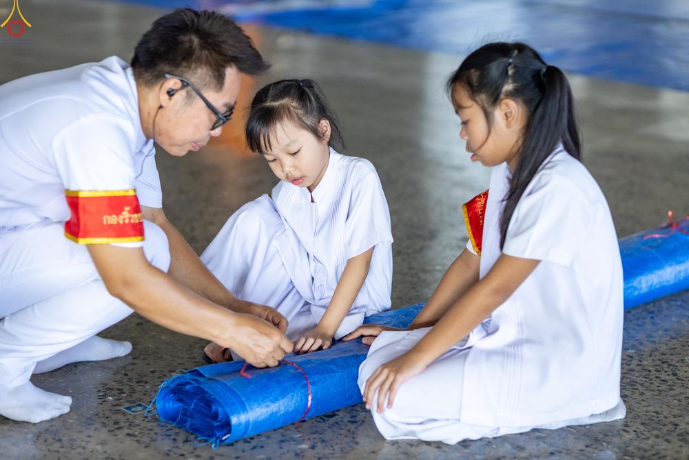ภาพ No.327972:วันที่ 3 พฤษภาคม พ.ศ.2569 พิธีตักบาตร ข้าวสารอาหารแห้ง ณ บ้านแก้วเรือนทองคุณยายอาจารย์ฯ วัดพระธรรมกาย
