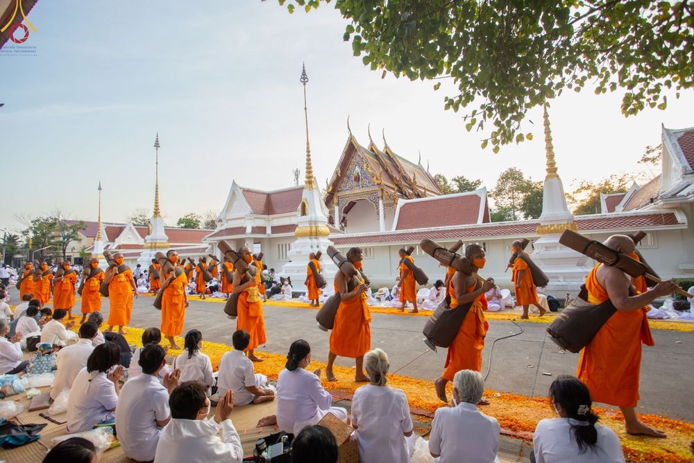 ภาพ No.72494:พิธีต้อนรับพระธรรมยาตรา ในโครงการธรรมยาตรากตัญญูบูชา มหาปูชนียาจารย์ พระมงคลเทพมุนี(สด จนฺทสโร) พระผู้ปราบมาร อนุสรณ์สถาน 7 แห่ง ปีที่ 11 วันที่ 18 มกราคม พ.ศ. 2566 ณ อนุสรณ์สถานลำดับที่ 4 สถานที่เกิดด้วยกายธรรม วัดโบสถ์ (บน) บางคูเวียง อ.บางกรวย จ.นนทบุ