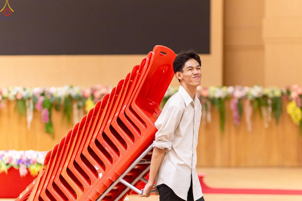 ภาพ No.322777:วันที่ 15-18 เมษายน พ.ศ.2569 การเเตรียมโต๊ะฉัน , เตรียมจุดพักค้าง , เรียงเก้าอี้ , เรียงกล่องไทยธรรม  เพื่องานถวายมหาสังฆทาน 40,000 กว่าวัดทั่วประเทศ วันคุ้มครองโลก 22 เมษายน พ.ศ.2569 วัดพระธรรมกาย