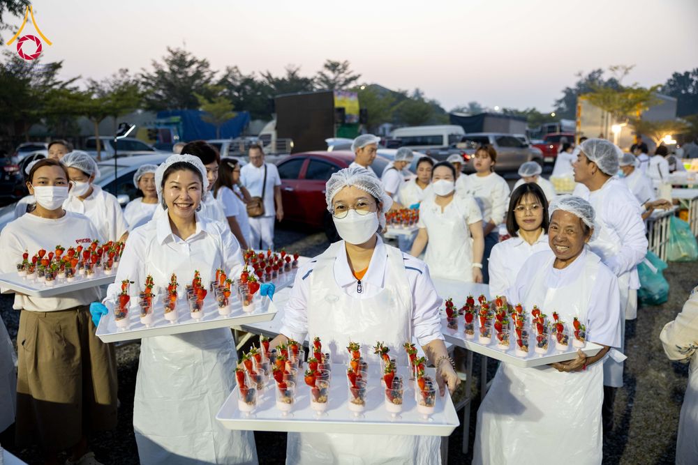 ภาพ No.294805:วันที่ 15 มกราคม พ.ศ. 2569 พิธีถวายภัตตาหารเป็นสังฆทาน แด่พระธรรมยาตรา ณ วัดโบสถ์บน ต.บางคูเวียง จ.นนทบุรี อนุสรณ์สถานลำดับที่ 4 สถานที่เกิดด้วยกายธรรม ในโครงการธรรมยาตรา กตัญญูบูชา มหาปูชนียาจารย์ พระมงคลเทพมุนี(สด จนฺทสโร) พระผู้ปราบมาร อนุสรณ์สถาน 7 แ