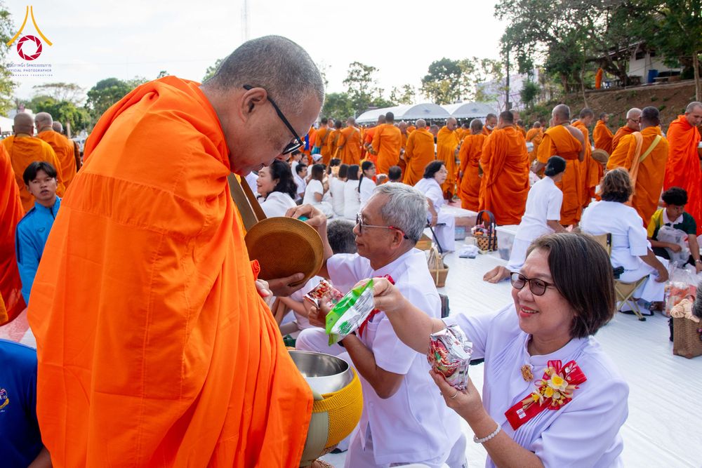 ภาพ No.310344:วันอาทิตย์ที่ 15 กุมภาพันธ์ พ.ศ. 2569 ตักบาตรพระ 1,000 รูป เมืองตรัง ปีที่ 2 ณ ลานพระบรมราชานุสาวรีย์ รัชกาลที่ 5 (หน้าศาลจังหวัดตรัง)อ.เมือง จ.ตรัง