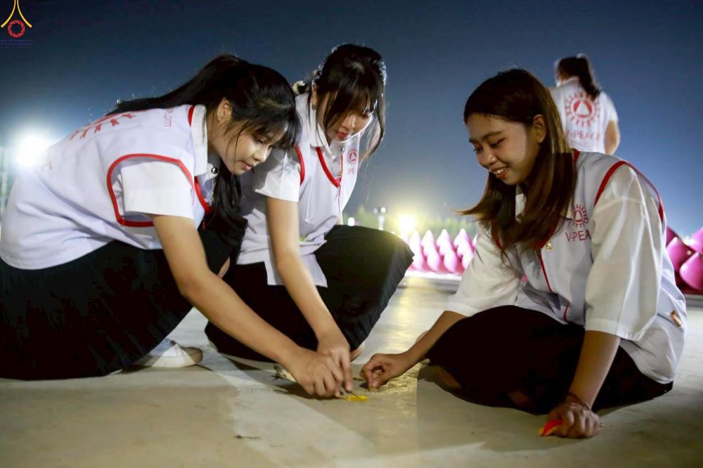 ภาพ No.306613:ภาพเบื้องหลังอาสาสมัครรวมใจ ชุดที่ 5 ในโครงการธรรมยาตรา กตัญญูบูชา มหาปูชนียาจารย์ พระมงคลเทพมุนี(สด จนฺทสโร) พระผู้ปราบมาร อนุสรณ์สถาน 7 แห่ง ปีที่ 14