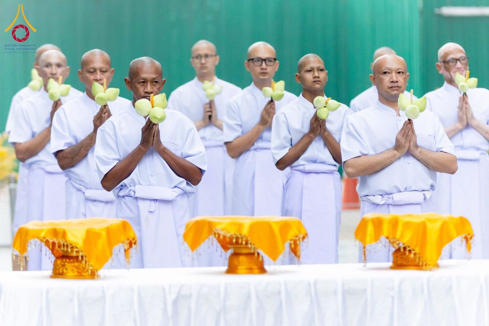 ภาพ No.298093:วันเสาร์ที่ 17 มกราคม พ.ศ. 2569 พิธีบรรพชาอุปสมบท โครงการอุปสมบทหมู่ บูชาธรรมครบ 117 ปี คุณยายอาจารย์มหารัตนอุบาสิกาจันทร์ ขนนกยูง  ณ อุโบสถพระไตรปิฎก วัดพระธรรมกาย