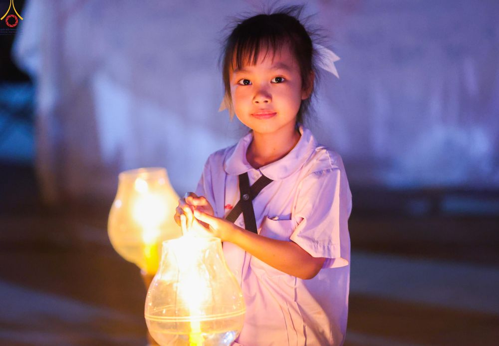 ภาพ No.294160:วันที่ 13 มกราคม พ.ศ. 2569 พิธีจุดประทีปถวายเป็นพุทธบูชา และบูชาธรรมมหาปูชนียาจารย์  (ภาพชุดที่ 2) ณ วัดสองพี่น้อง ต.ต้นตาล อ.สองพี่น้อง จ.สุพรรณบุรี ในโครงการธรรมยาตรา กตัญญูบูชา มหาปูชนียาจารย์ พระมงคลเทพมุนี(สด จนฺทสโร) พระผู้ปราบมาร อนุสรณ์สถาน 7 แห่