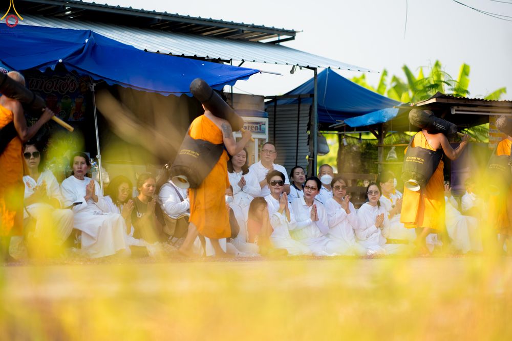 ภาพ No.295110:วันที่ 14 มกราคม พ.ศ. 2569 พิธีต้อนรับพระธรรมยาตรา อนุสรณ์สถานลำดับที่ 4  สถานที่เกิดด้วยกายธรรม ณ วัดโบสถ์บน ต.บางคูเวียง จ.นนทบุรี ในโครงการธรรมยาตรา กตัญญูบูชา มหาปูชนียาจารย์ พระมงคลเทพมุนี(สด จนฺทสโร) พระผู้ปราบมาร อนุสรณ์สถาน 7 แห่ง ปีที่ 14