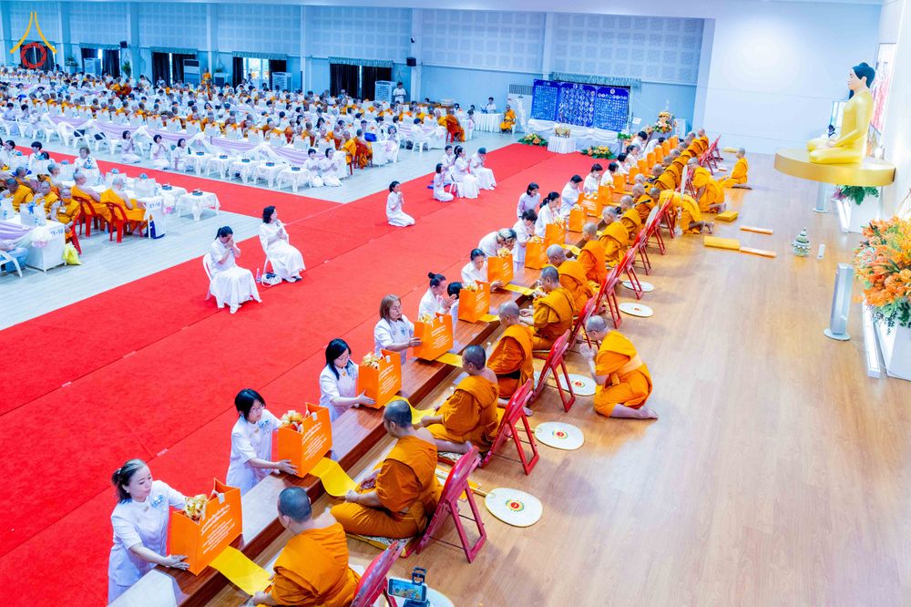 ภาพ No.342706:วันเสาร์ที่ 8 สิงหาคม พ.ศ. 2569  พิธีทักษิณานุปทาน แด่บรรพชนตระกูลผ่องสวัสดิ์และหมู่ญาติที่ล่วงลับไปแล้ว ครั้งที่ 21 ณ พระมหาเจดีย์ทัตตชีโว ศูนย์อบรมเยาวชนกาญจนบุรี