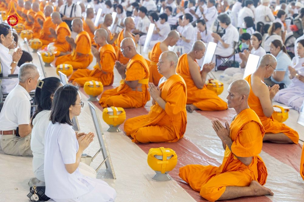 ภาพ No.277810:วันเสาร์ที่ 6 ธันวาคม พ.ศ. 2568 พิธีบรรพชาอุปสมบทและพิธีถวายบาตร โครงการอุปสมบทบูชาธรรมมหาปูชนียาจารย์ ประจำปี พ.ศ.2568 โครงการบวชพระนานาชาติ AEC และ WAB รุ่น CEO (นักบริหาร) รุ่นที่ 5 ณ มหาธรรมกายเจดีย์ วัดพระธรรมกาย