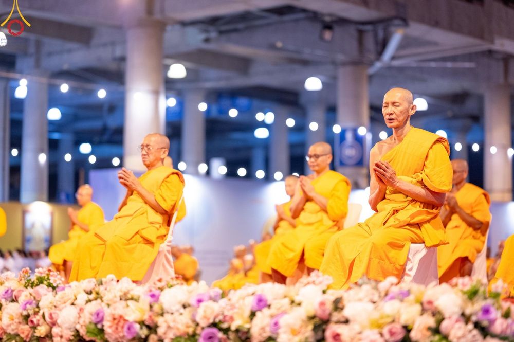 ภาพ No.154894:พิธีจุดประทีป, พิธีฉลองชัยสวดมนต์บทธัมมจักกัปปวัตนสูตร ณ มหารัตนวิหารคด วัดพระธรรมกาย วันอังคารที่ 17 กันยายน พ.ศ. 2567