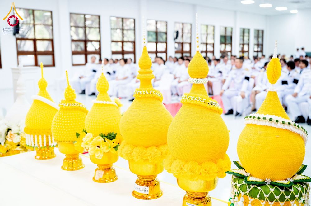 ภาพ No.276096:วันที่ 5 ธันวาคม พ.ศ. 2568 พสกนิกรอำเภอคลองหลวง พร้อมใจบำเพ็ญกุศลอุทิศถวาย “ในหลวงรัชกาลที่ 9” น้อมรำลึกในพระมหากรุณาธิคุณ เนื่องในวันคล้ายวันพระบรมราชสมภพ วันชาติ และวันพ่อแห่งชาติ ณ อาคารปลูกศรัทธา 2 วัดพระธรรมกาย อำเภอคลองหลวง จังหวัดปทุมธานี