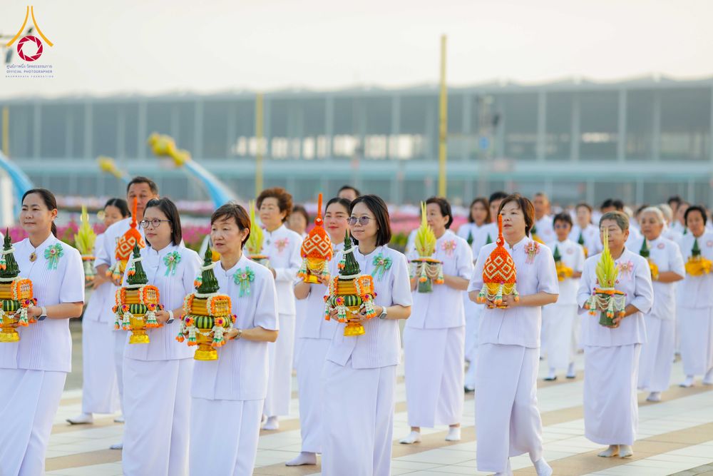 ภาพ No.319378:วันเสาร์ที่ 4 เมษายน พ.ศ.2569 พิธีขอขมา มอบผ้าไตร และถวายบาตรแด่นาคธรรมทายาท ในโครงการบรรพชาสามเณรฟื้นฟูพระพุทธศาสนาทั่วไทย โครงการหน่อแก้วเปรียญธรรม รุ่นที่ 14 โครงการสามเณรยุวธรรมทายาท รุ่นที่ 34 โครงการสามเณรมัชฌิมธรรมทายาท รุ่นที่ 30 ณ สภาธรรมกายสากล