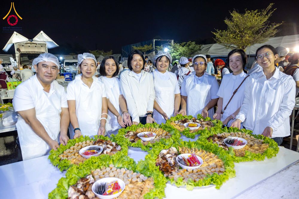 ภาพ No.294750:วันที่ 15 มกราคม พ.ศ. 2569 พิธีถวายภัตตาหารเป็นสังฆทาน แด่พระธรรมยาตรา ณ วัดโบสถ์บน ต.บางคูเวียง จ.นนทบุรี อนุสรณ์สถานลำดับที่ 4 สถานที่เกิดด้วยกายธรรม ในโครงการธรรมยาตรา กตัญญูบูชา มหาปูชนียาจารย์ พระมงคลเทพมุนี(สด จนฺทสโร) พระผู้ปราบมาร อนุสรณ์สถาน 7 แ