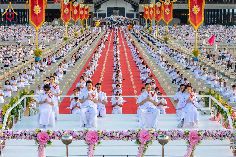 ภาพ No.312215:วันอังคารที่ 3 มีนาคม พ.ศ.2569 พิธีเวียนประทักษิณและจุดมาฆประทีป ณ ลานธรรมพระมหาธรรมกายเจดีย์ วัดพระธรรมกาย