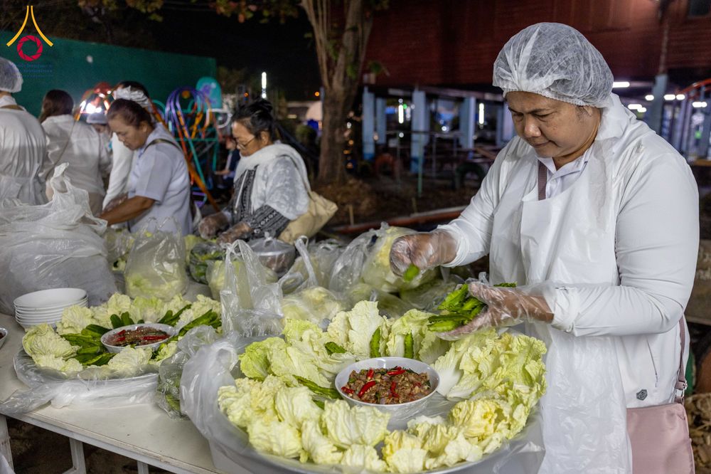 ภาพ No.293712:วันที่ 14 มกราคม พ.ศ. 2569  พิธีถวายภัตตาหารเป็นสังฆทาน แด่พระธรรมยาตรา  ณ วัดสองพี่น้อง ต.ต้นตาล อ.สองพี่น้อง จ.สุพรรณบุรี  ในโครงการธรรมยาตรา กตัญญูบูชา มหาปูชนียาจารย์  พระมงคลเทพมุนี(สด จนฺทสโร) พระผู้ปราบมาร  อนุสรณ์สถาน 7 แห่ง ปีที่ 14