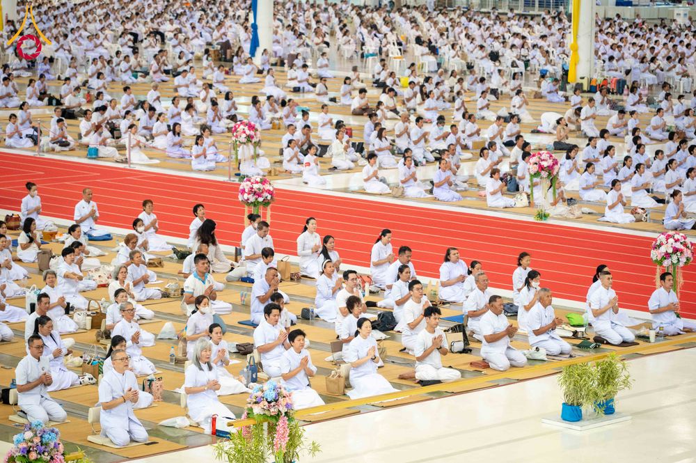 ภาพ No.318320:วันอาทิตย์ต้นเดือนที่ 5 เมษายน พ.ศ.2569 พิธีบูชาข้าวพระ ณ สภาธรรมกายสากล วัดพระธรรมกาย