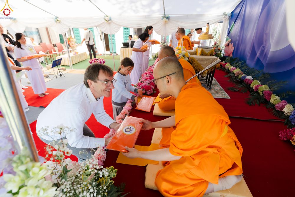 ภาพ No.286142:วันที่ 13 กรกฎาคม พ.ศ. 2568  พิธีทอดผ้าป่าฉลอง 13 ปี  วัดพระธรรมกายสวิตเซอร์แลนด์