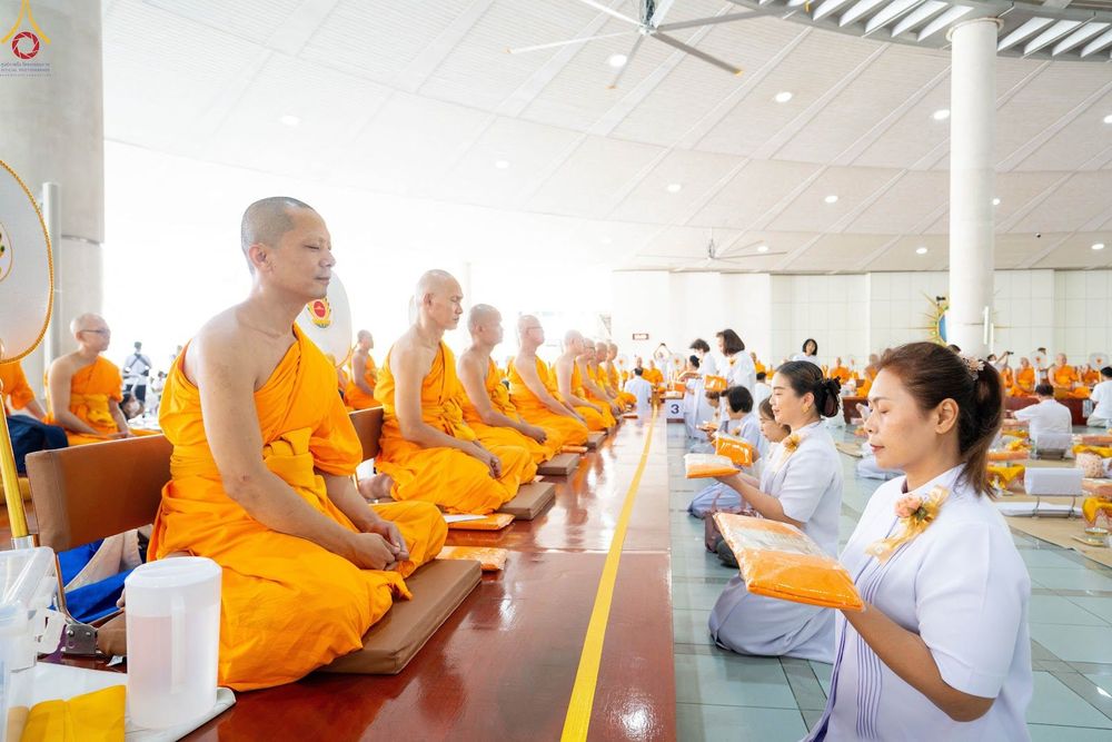 ภาพ No.348203:วันที่ 10 กันยายน พ.ศ.2569 พิธีสวดพระพุทธมนต์ และถวายภัตตาหารเป็นสังฆทาน เนื่องในวันครบ 26 ปี วันคล้ายละสังขาร คุณยายอาจารย์มหารัตนอุบาสิกาจันทร์ ขนนกยูง ณ หอฉันคุณยายอาจารย์ฯ วัดพระธรรมกาย