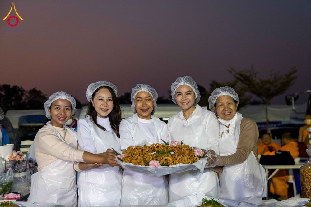 ภาพ No.295479:วันที่ 16 มกราคม พ.ศ. 2569 พิธีถวายภัตตาหารเป็นสังฆทาน แด่พระธรรมยาตรา ณ วัดโบสถ์บน ต.บางคูเวียง จ.นนทบุรี อนุสรณ์สถานลำดับที่ 4 สถานที่เกิดด้วยกายธรรม ในโครงการธรรมยาตรา กตัญญูบูชา มหาปูชนียาจารย์ พระมงคลเทพมุนี(สด จนฺทสโร) พระผู้ปราบมาร อนุสรณ์สถาน 7 แ