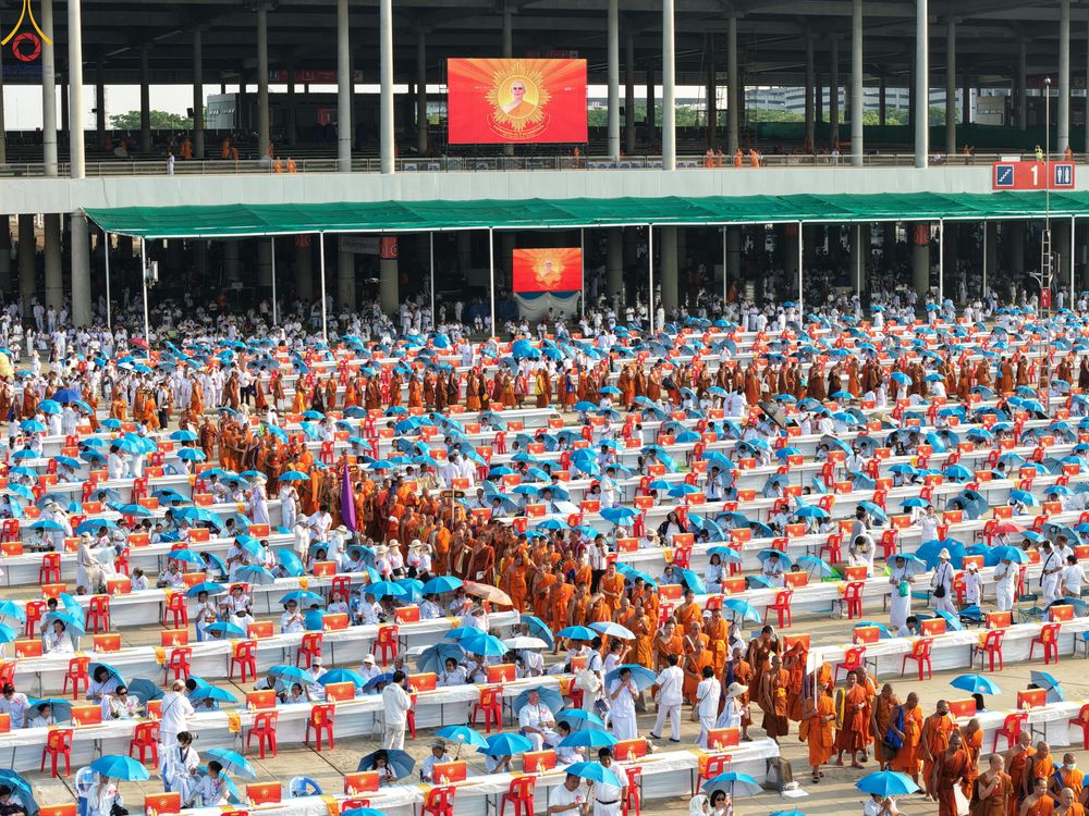 ภาพ No.323954:วันที่ 22 เมษายน พ.ศ.2569 (วันคุ้มครองโลก) พิธีถวายมหาสังฆทาน 40,000 กว่าวัดทั่วประเทศ ณ ลานธรรม พระมหาธรรมกายเจดีย์ วัดพระธรรมกาย