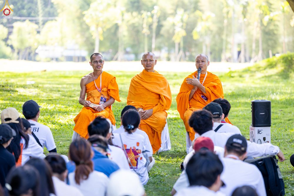 ภาพ No.330067:วันที่ 27-29 พฤษภาคม พ.ศ.2569 MBMI Tangerang (Majelis Agama Buddha Mahanikaya) ได้มีการเตรียมงานเพื่อจัดงานวิสาขบูชานานาชาติ  ชึ่งในงานจะมีการจุดประทีปโคมลาน โคมลอย กว่า 20,000 ดวง  เพื่อน้อมถวายเป็นพุทธบูชา และเพื่อเป็นการกระชับสัมพันธมิตรภาพ