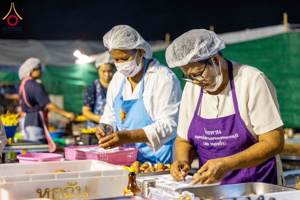 ภาพ No.297813:วันที่ 19 มกราคม พ.ศ. 2569 พิธีถวายภัตตาหารเป็นสังฆทาน แด่พระธรรมยาตรา ณ อนุสรณ์สถานบางปลา วัดบางปลา อำเภอบางเลน จังหวัดนครปฐม ในโครงการธรรมยาตรา กตัญญูบูชา มหาปูชนียาจารย์ พระมงคลเทพมุนี(สด จนฺทสโร) พระผู้ปราบมาร อนุสรณ์สถาน 7 แห่ง ปีที่ 14