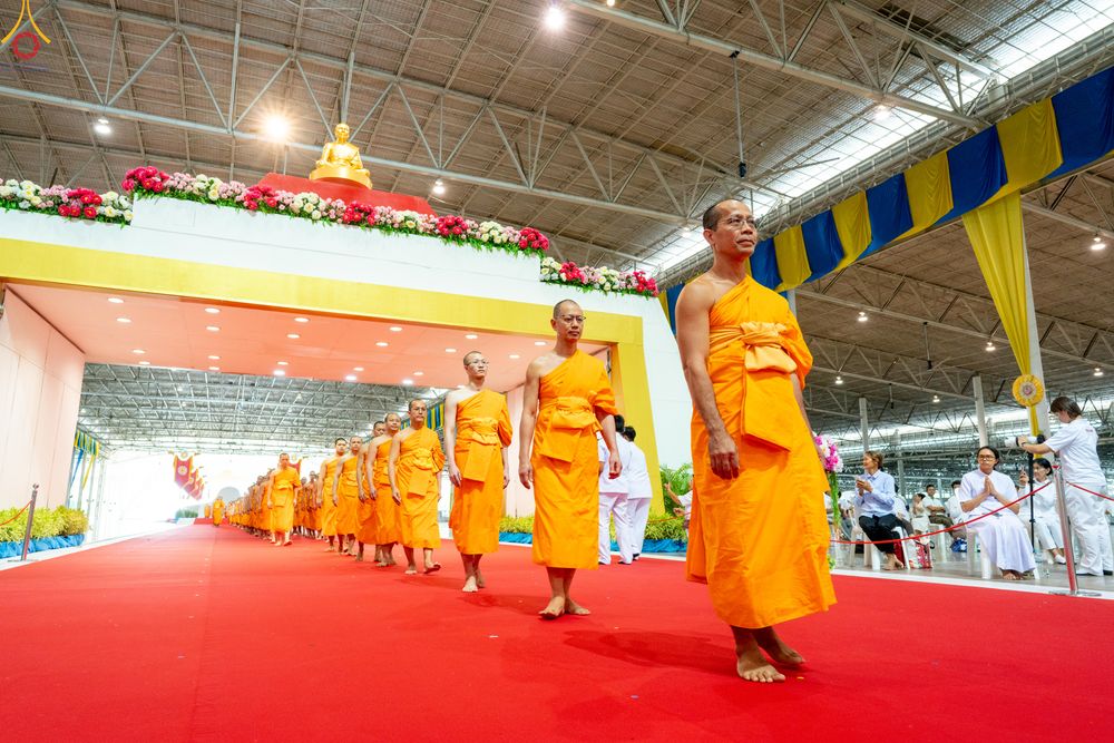 ภาพ No.338947:วันอาทิตย์ที่ 12 กรกฎาคม พ.ศ.2569 พิธีมุทิตาผู้สอบได้เปรียญธรรม ประโยค 1-2 ถึง ป.ธ.9 และ บ.ศ.1-2 ถึง บ.ศ.6 สำนักศาสนศึกษาวัดพระธรรมกาย ประจำปี 2569, พิธีมอบตราตั้งแต่งตั้งอาจารย์ใหญ่ สำนักศาสนศึกษาวัดพระธรรมกาย