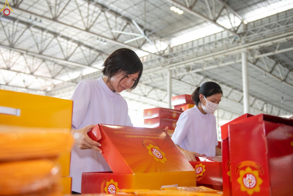 ภาพ No.322122:วันที่ 14 เมษายน พ.ศ.2569 การเตรียมกล่องไทยธรรม วันสุดท้าย เพื่องานถวายมหาสังฆทาน 40,000 กว่าวัดทั่วประเทศ วันคุ้มครองโลก 22 เมษายน พ.ศ.2569 วัดพระธรรมกาย