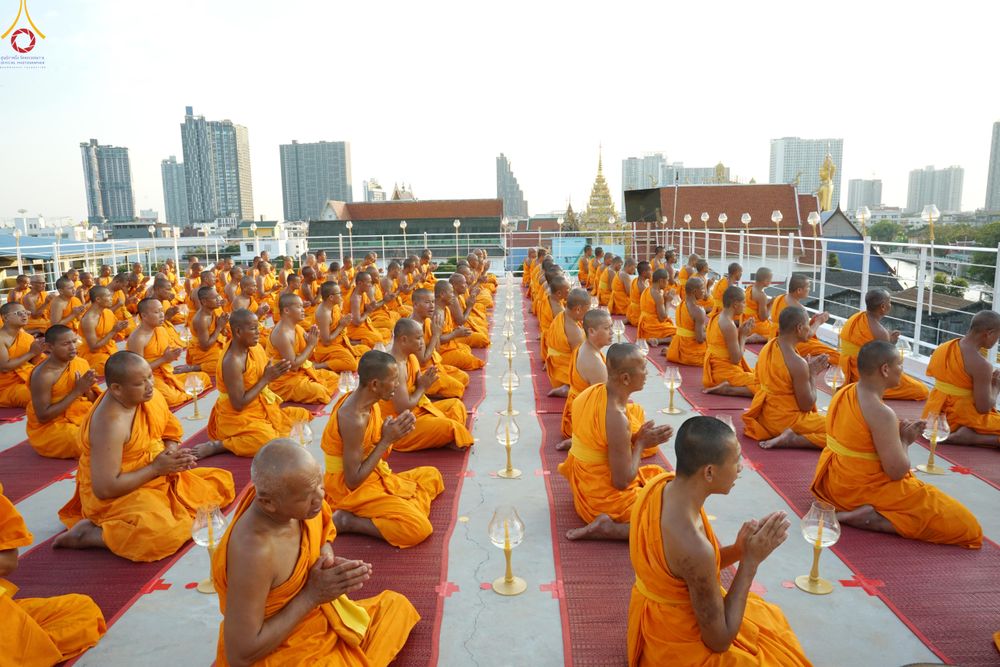 ภาพ No.302803:วันที่ 24 มกราคม พ.ศ. 2569 พิธีจุดประทีปธรรมถวายเป็นพุทธบูชา  และบูชาธรรมมหาปูชนียาจารย์  ณ อาคารธรรมยาตรา กตัญญูบูชามหาปูชนียาจารย์  ตรงข้ามวัดปากน้ำภาษีเจริญ จ.กรุงเทพมหานคร ในโครงการธรรมยาตรา กตัญญูบูชา มหาปูชนียาจารย์ พระมงคลเทพมุนี(สด จนฺทสโร) พระผู