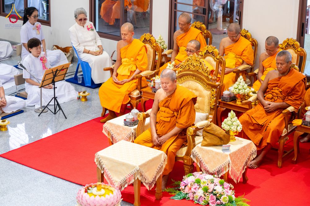 ภาพ No.336238:วันจันทร์ที่ 22 มิถุนายน พ.ศ.2569 พิธีอัญเชิญพระธรรมกาย และบรรจุพระบรมสารีริกธาตุ  ภายในเกศดอกบัวตูม องค์พระประธาน ณ อาคารสมปรารถนา วัดกลางธนรินทร์ ต.บ้านแป้ง อ.พรหมบุรี จ.สิงห์บุรี
